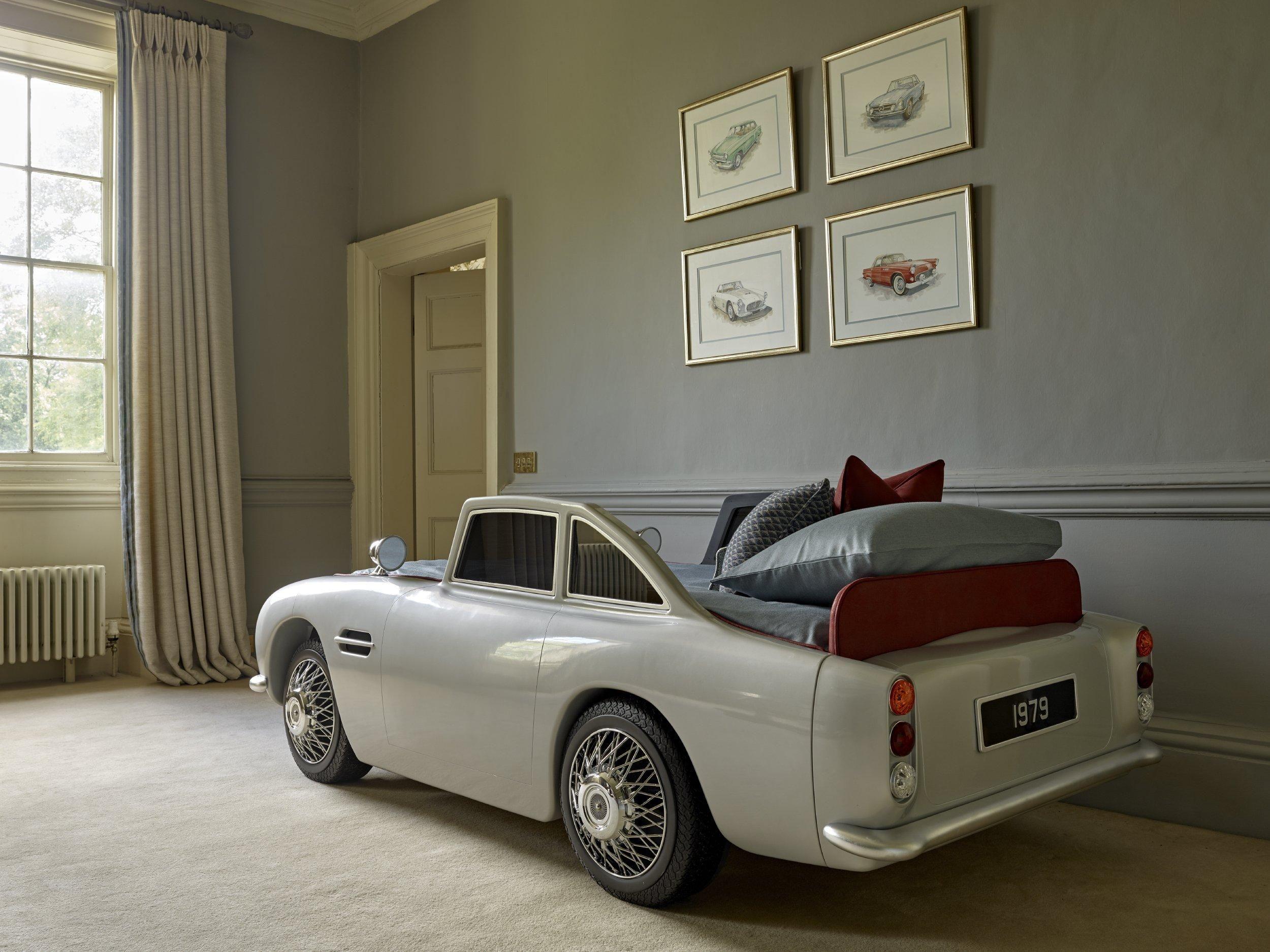 The Dragons VC150 - Vintage Car Bed