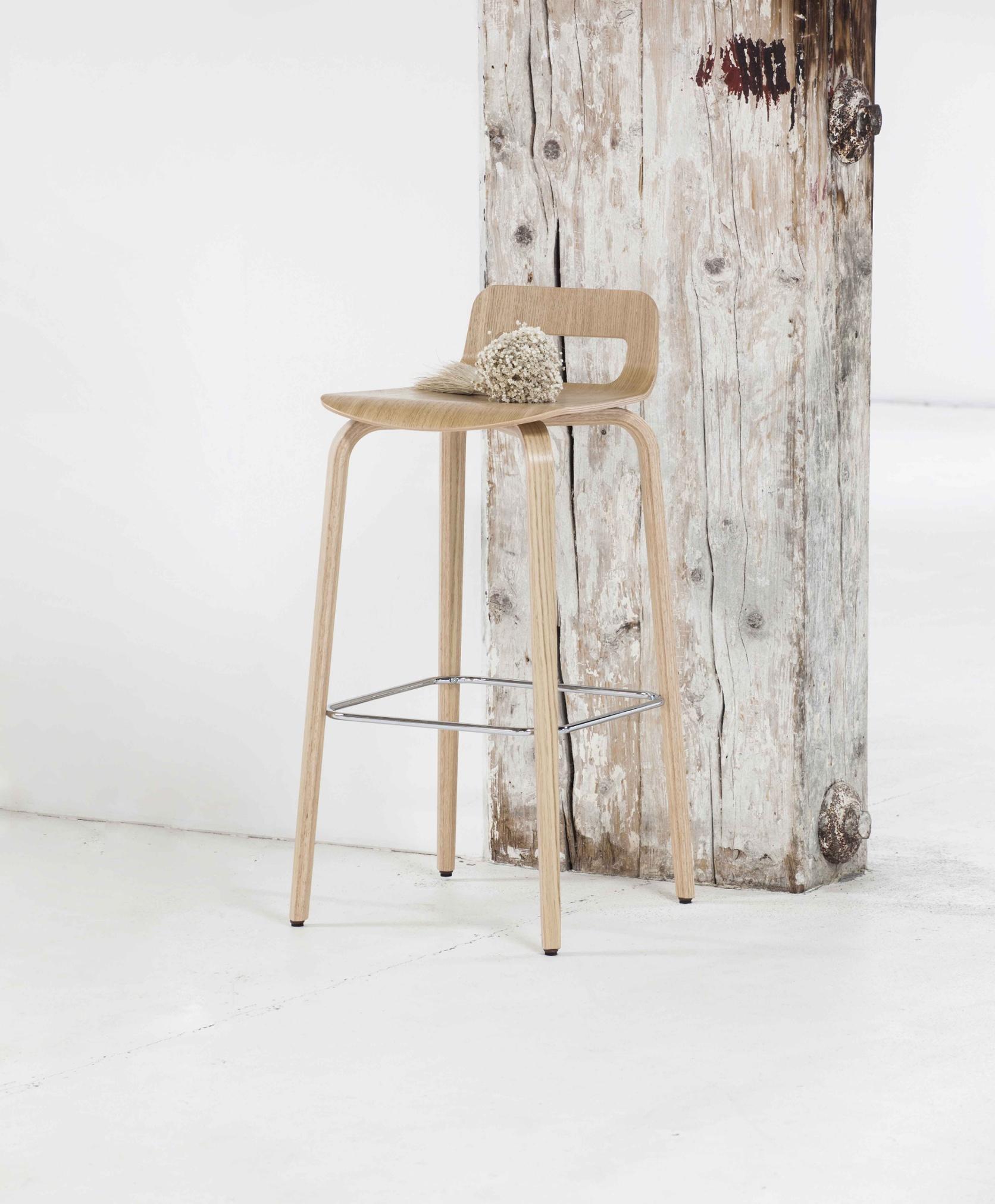 KORVET Medium Barstool KORVET Medium Barstool
