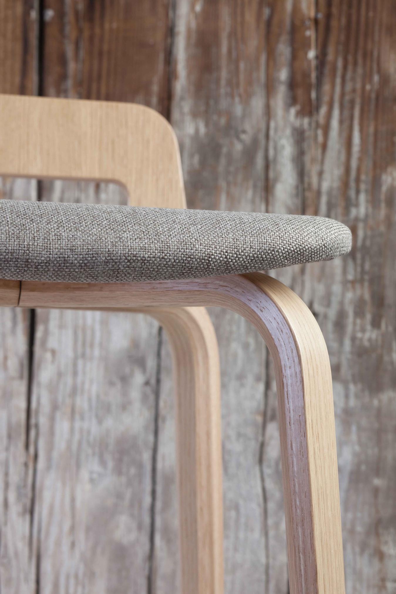KORVET Medium Barstool KORVET Medium Barstool